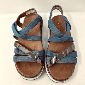 Beautiful barely worn Vionic denim sandals size 6